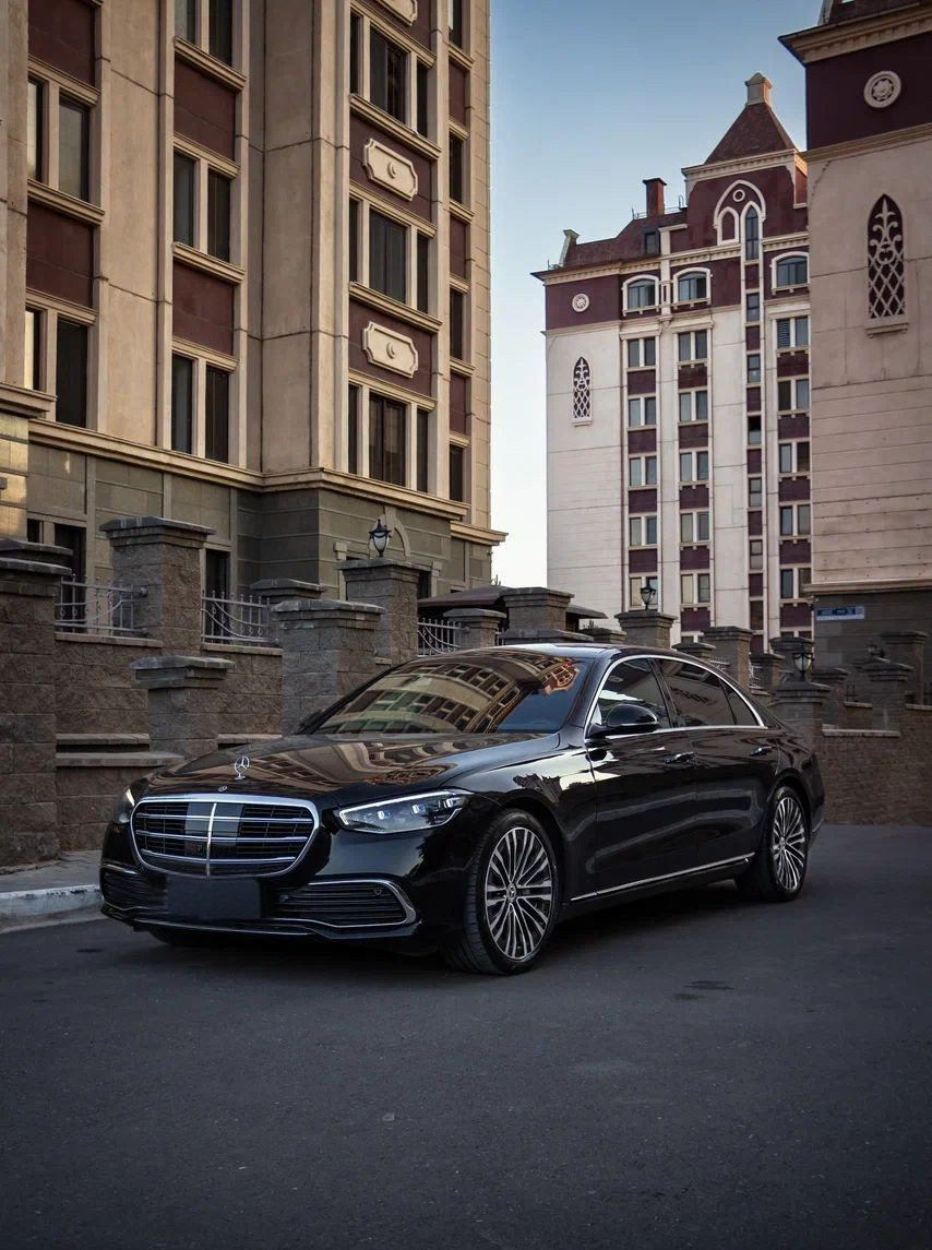 Mercedes-Benz S-Class (W223) (2023) - Image 2