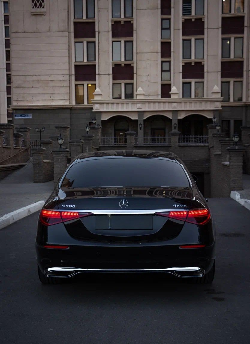 Mercedes-Benz S-Class (W223) (2023) - Image 3
