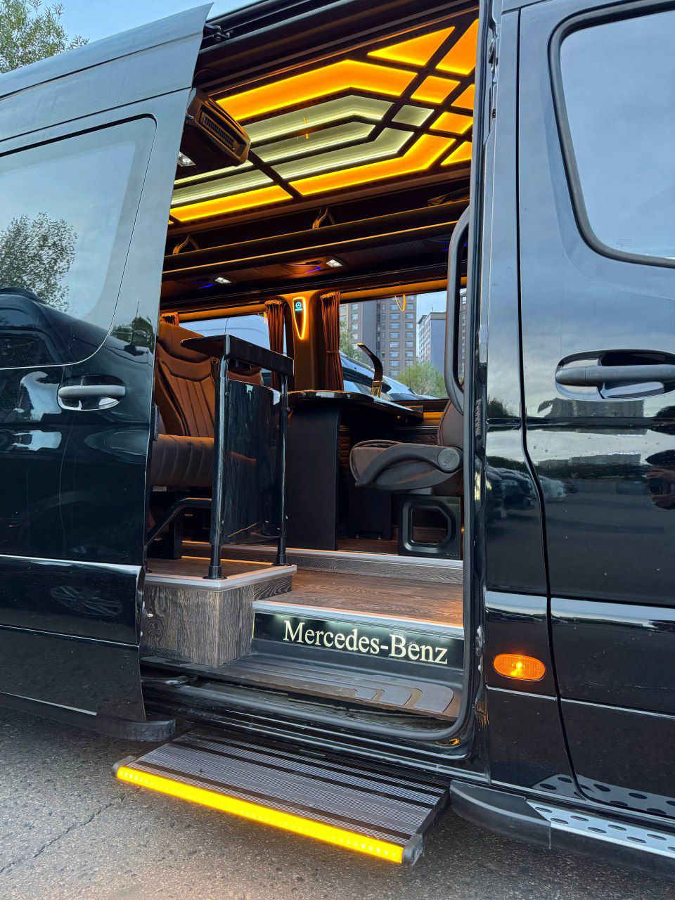 Mercedes-Benz VIP Sprinter (2022) - Image 2
