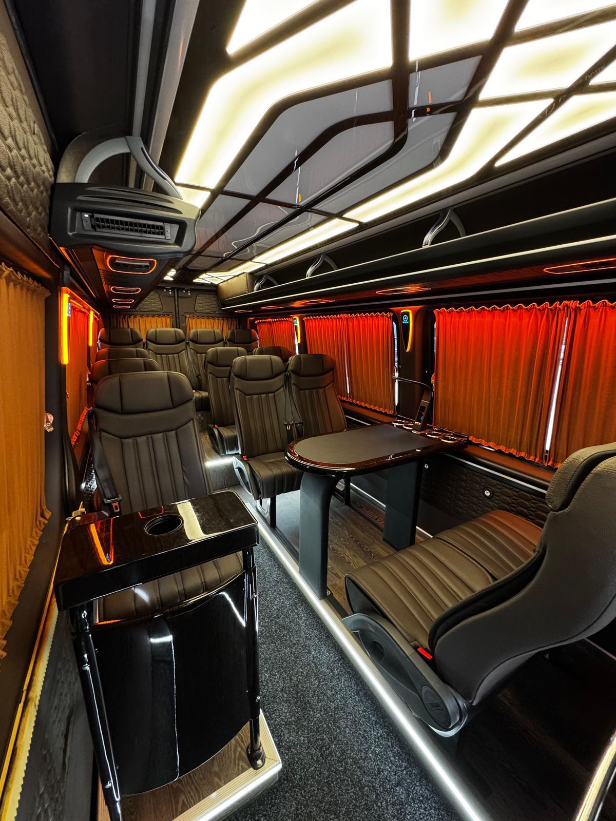 Mercedes-Benz VIP Sprinter (2022) - Image 3