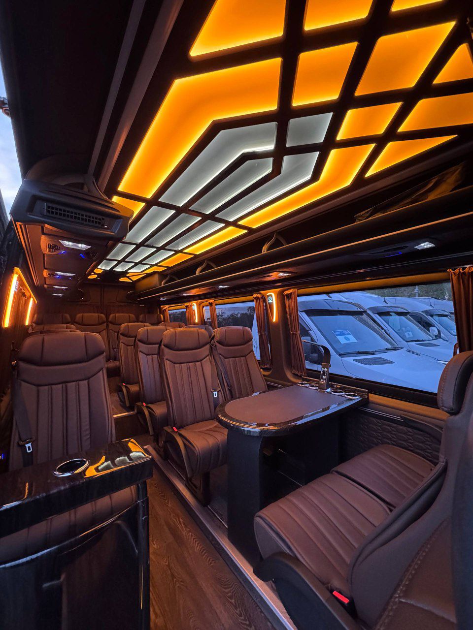 Mercedes-Benz VIP Sprinter (2022) - Image 5