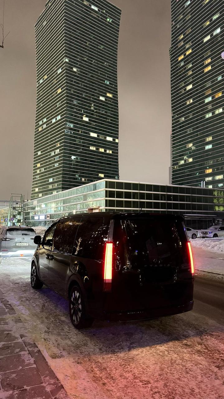 Hyundai Staria (2023) - Image 2