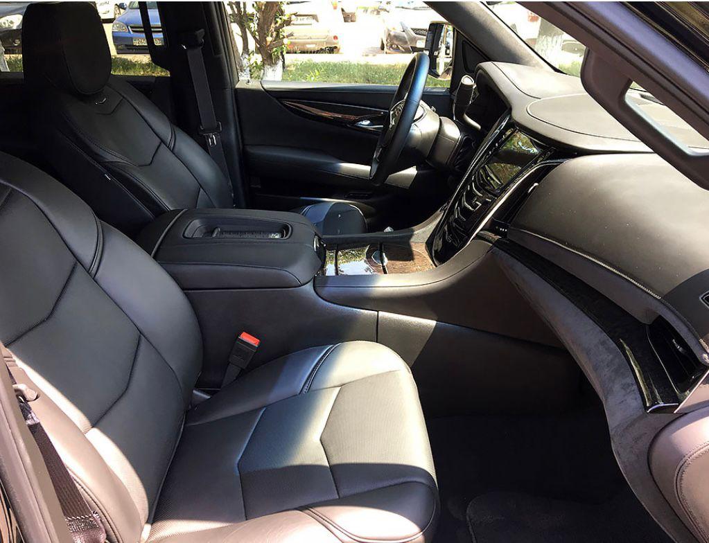 Cadillac Escalade (2022) - Image 4