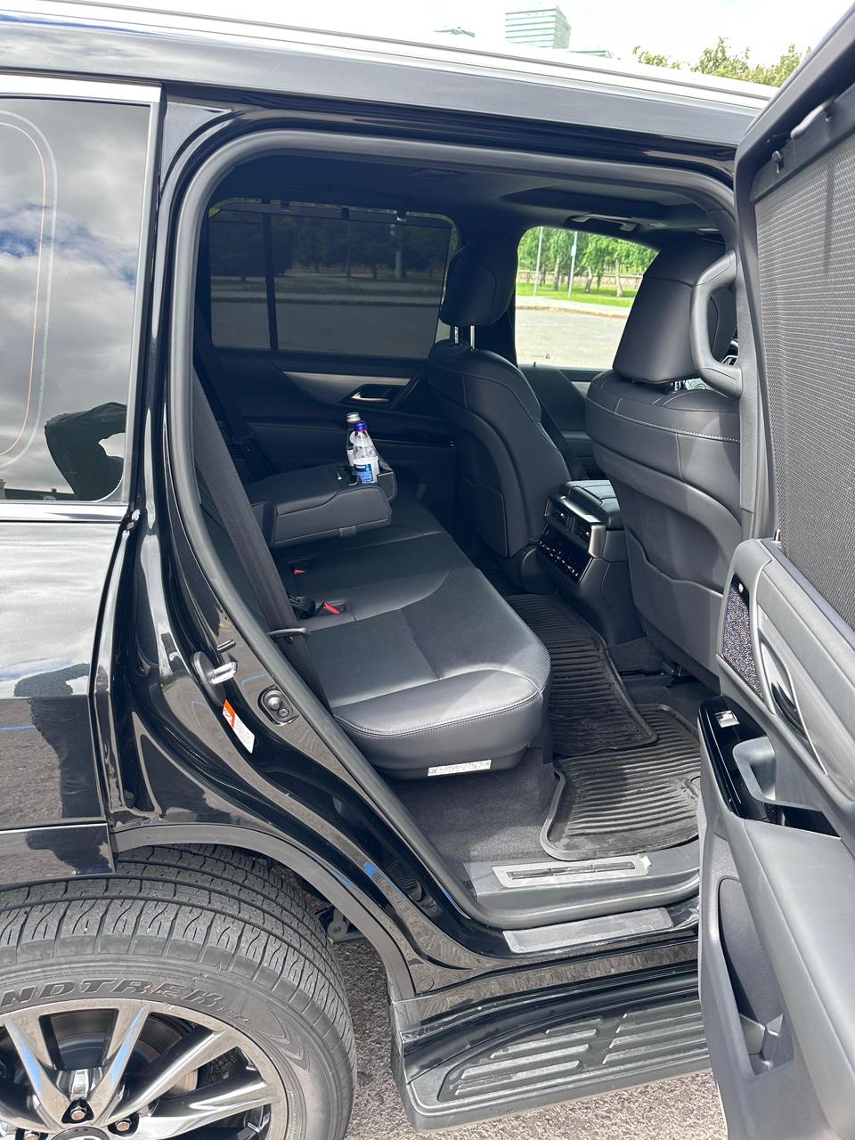 Lexus LX 600 (2024) - Image 8