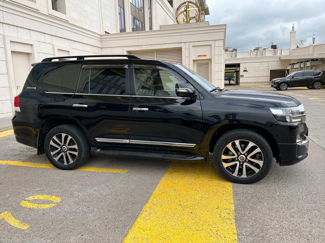 Toyota Land Cruiser 200 (2021) - Image 2
