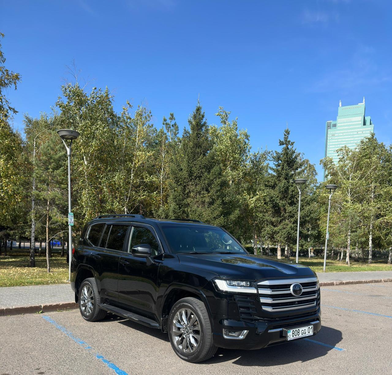 Toyota Land Cruiser 300 (2023)